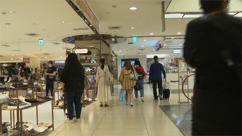 普發一萬最快11/11入帳! 百貨、超商、銀行祭優惠搶商機