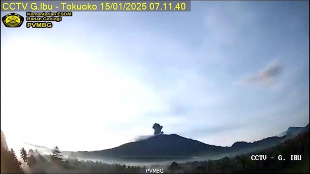 印尼伊布火山五度噴發　火山灰噴高四公里　緊急疏散3000居民