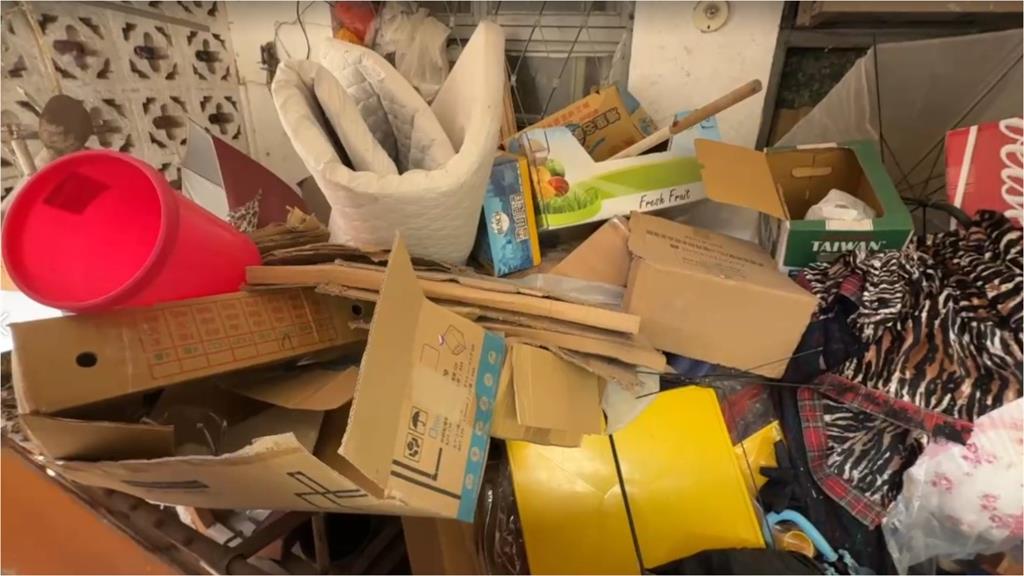 台中82歲老婦「孤獨死」忠心小白狗也餓斃！「10月底才收生日卡片」今慘變白骨