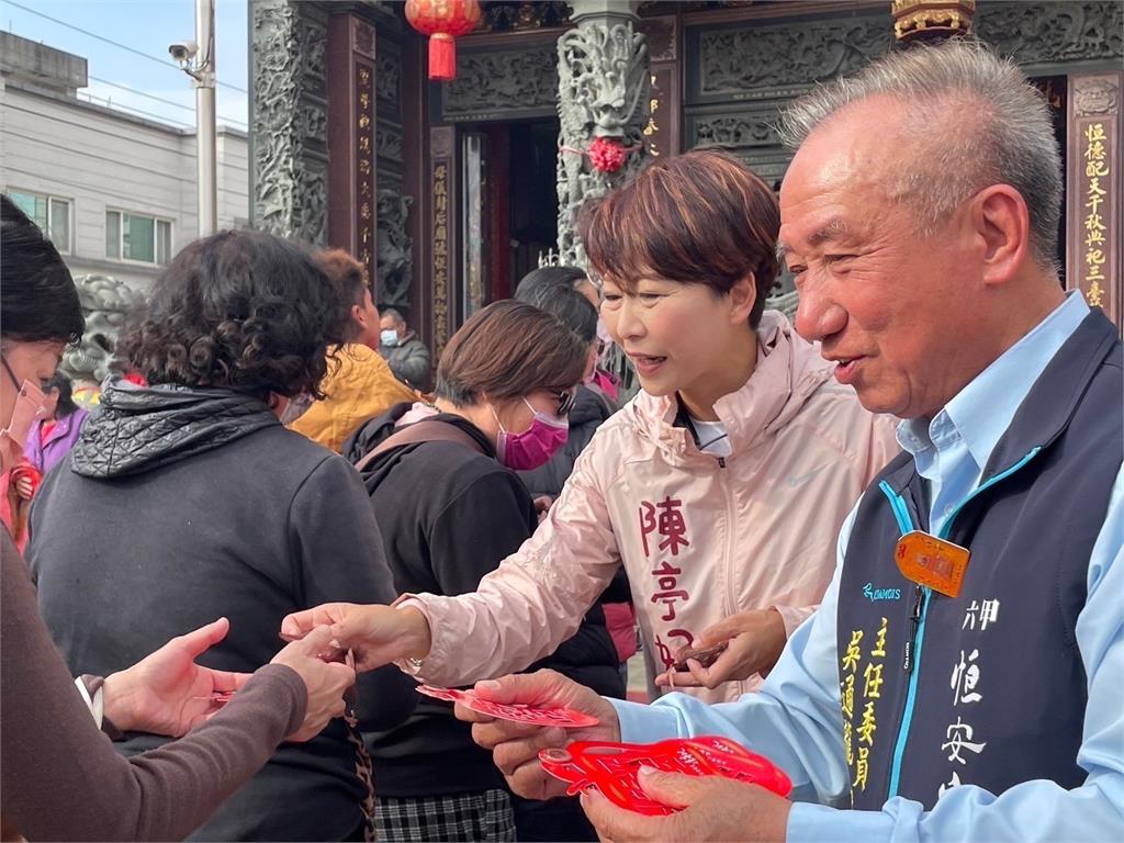 快新聞/祈願台南安康、台灣平安 陳亭妃初三拜廟加碼送「這好禮」