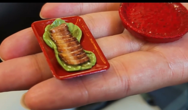 逼真!12倍縮小黏土製作 「指尖把玩」客家年菜