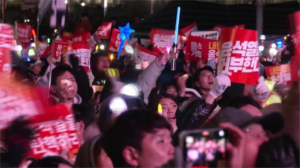 尹錫悅戒嚴鬧劇民眾上街示威! 「K-Pop」成抗議神曲