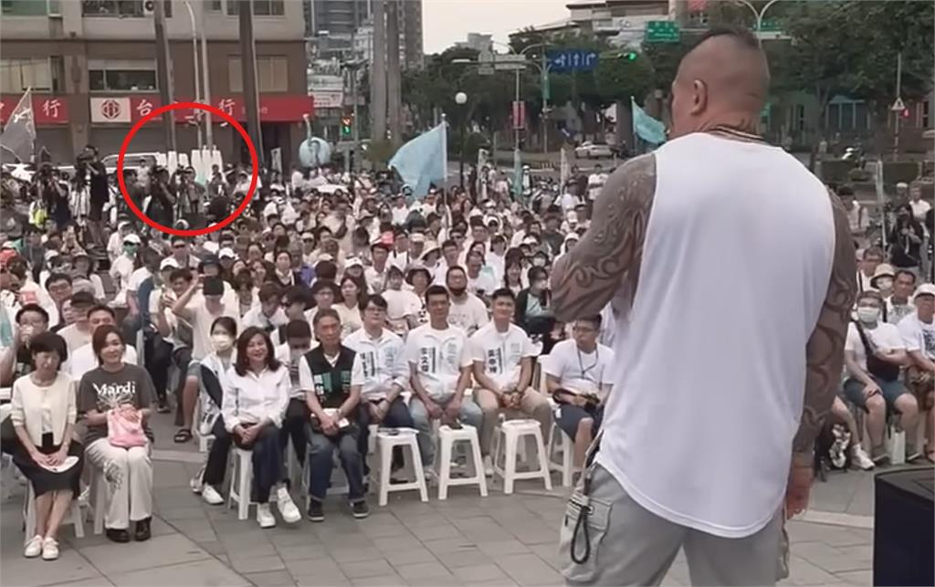 館長助陣也沒用?黃國昌造勢驚見「6座椅子塔」畫面曝…四叉貓酸:這麼少人喔?