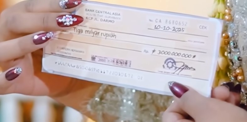 娶嫩妻差50歲「爺孫戀翻車」 74歲老翁遭控30億假聘金曝光