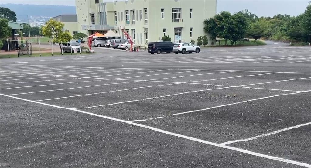 防颱作業全面啟動! 颱風來臨前 盧秀燕親自視察水溝清淤