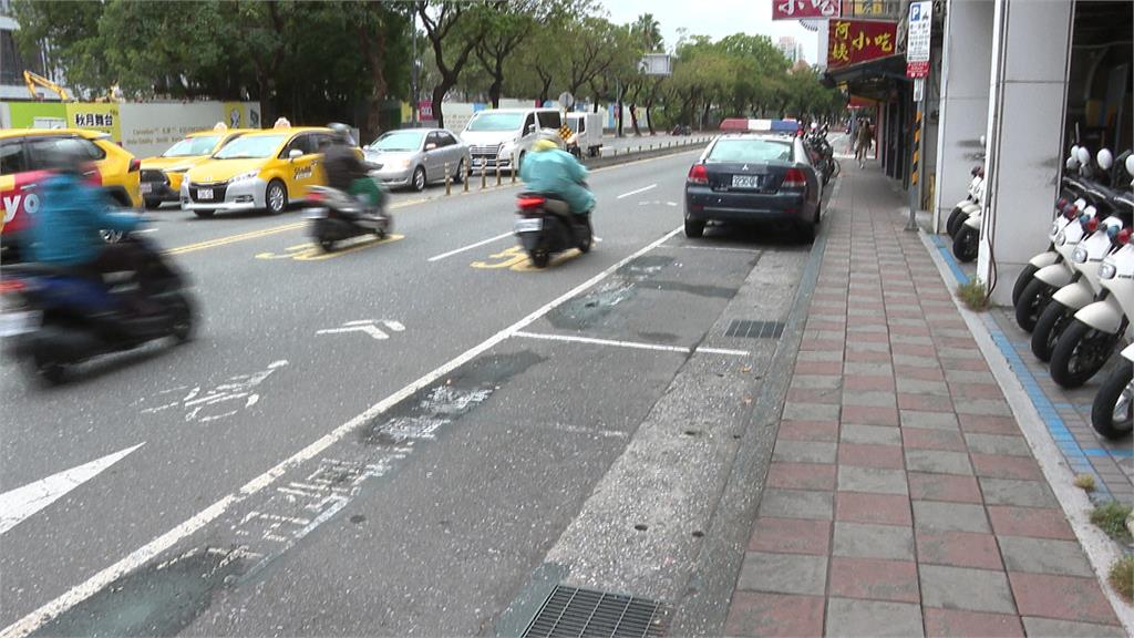 公館商圈警車帶頭違停? 民眾跟進臨停吃紅單