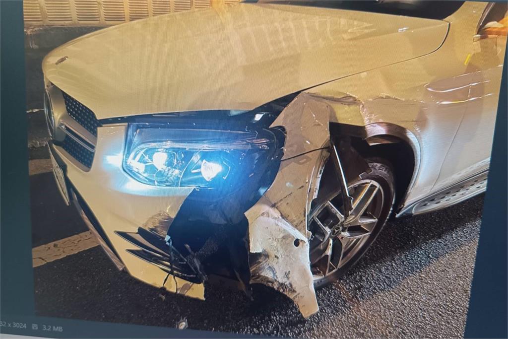 快新聞／又酒駕！市民大道1貨車「停快車道撿箱子」　3車閃避不及連環撞
