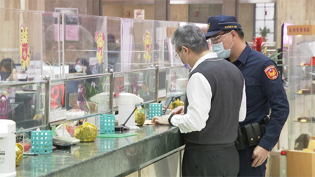 鐵飯碗超血汗?公務員自稱「加班180小時」掀熱議 鐵飯碗其實超血汗? 公務員PO文「加班180小時」掀熱議