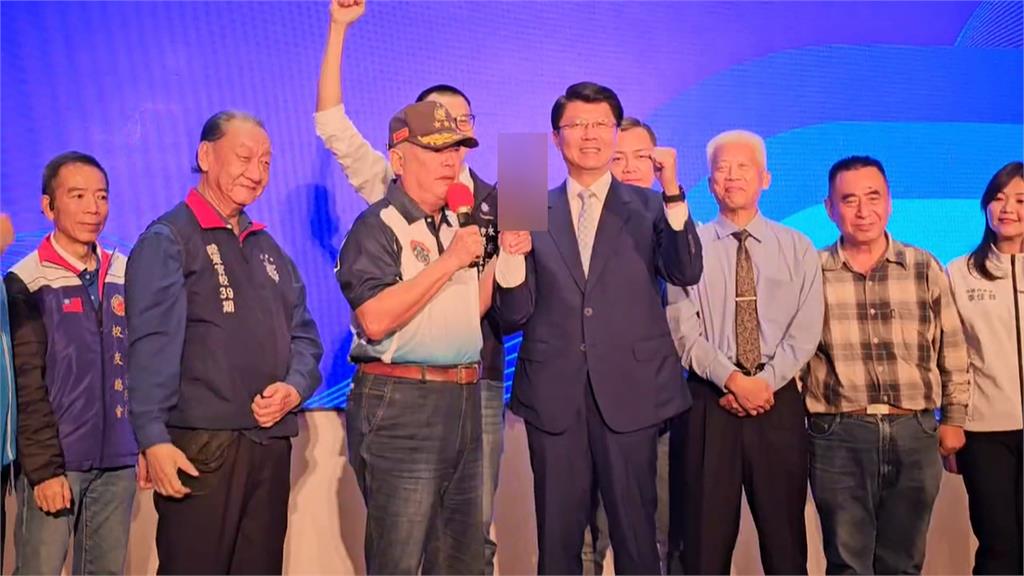 季麟連贈送! 謝龍介致詞"全程舉槍"被批觀感不佳