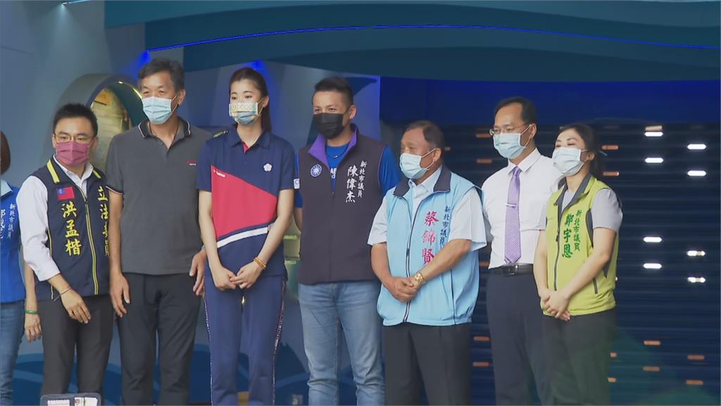 「國民女友」想好獎金怎麼用 羅嘉翎20萬回饋母校