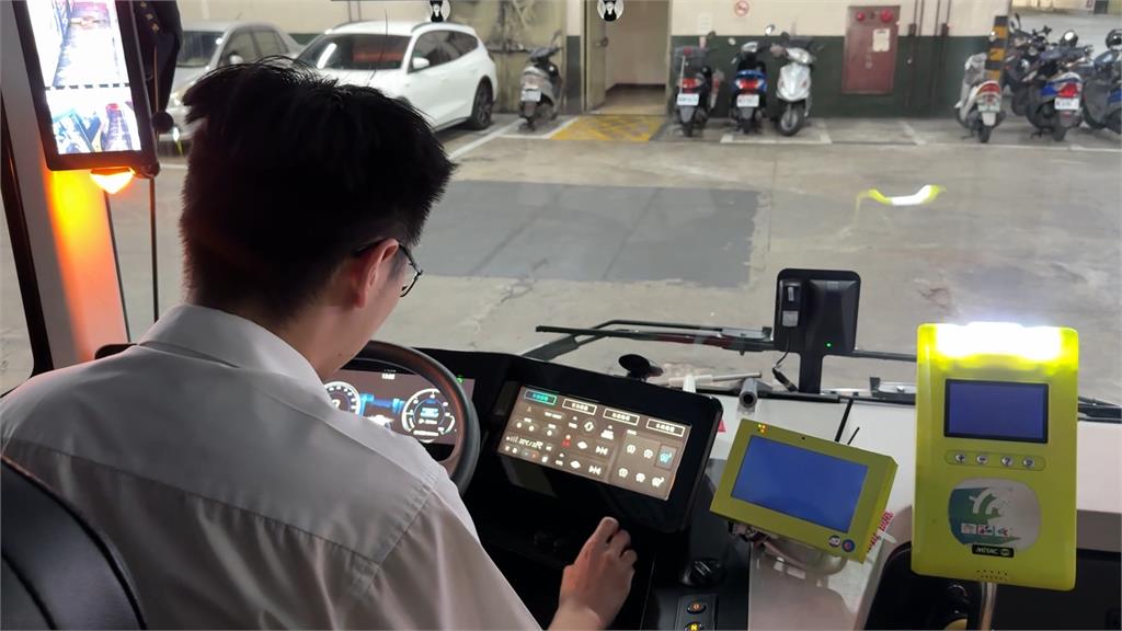 沒聽到下車鈴爆衝突! 男乘客咆哮.動手扯公車司機