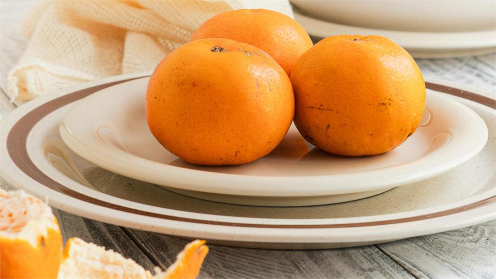 吃橘子有助「腸胃消化」解便祕…營養師曝「這3類人」應少攝取：含糖量偏高！