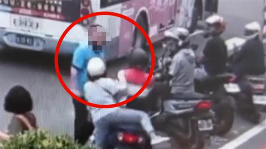 高雄公車司機槓上騎士　路邊停車怒嗆恐挨罰