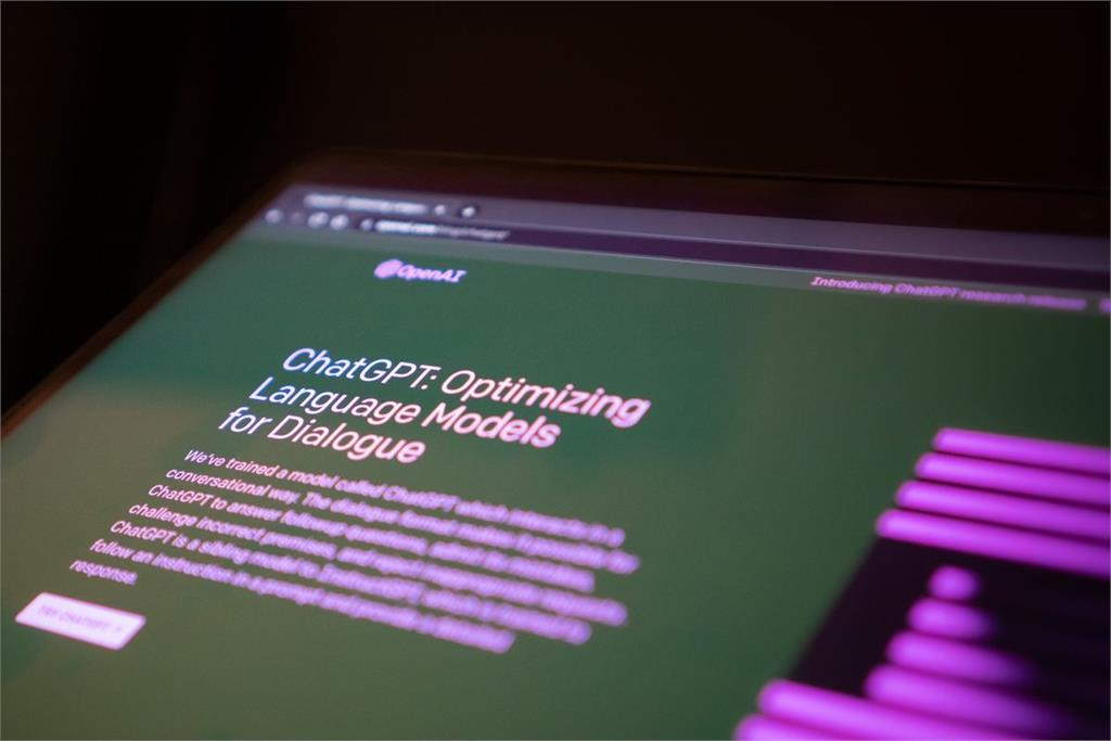 ChatGPT一出世 Siri、Alexa沒戲唱了?微軟執行長:語音助理笨得像石頭