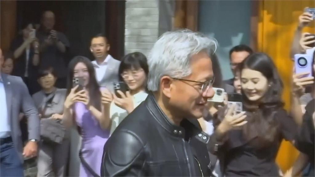 黃仁勳訪中首站抵上海 外媒傳中企獲准買H200
