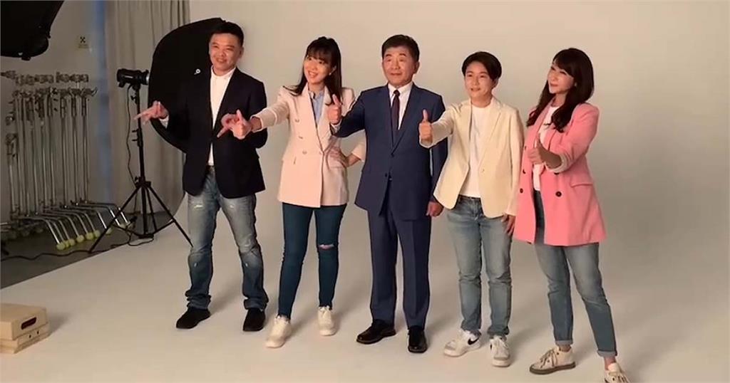 快新聞/陳時中著全新西裝合體小雞棚拍 自曝「放得開」沒練POSE