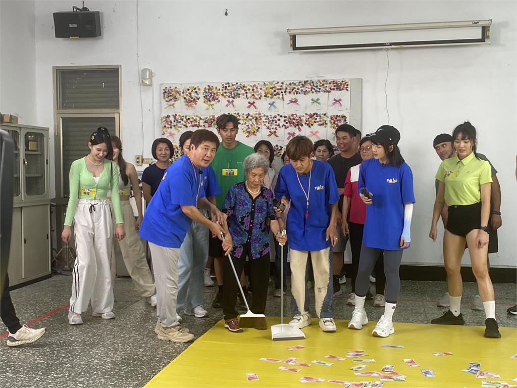 《綜藝大集合》佛心胡瓜自掏腰包邀場邊80歲阿嬤參賽!拿走10500全場最高