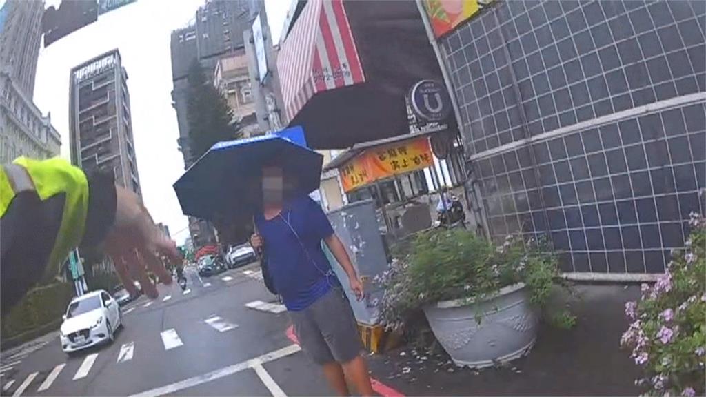 好眼熟！　難逃警察鷹眼　台中土地公廟前通緝犯落網
