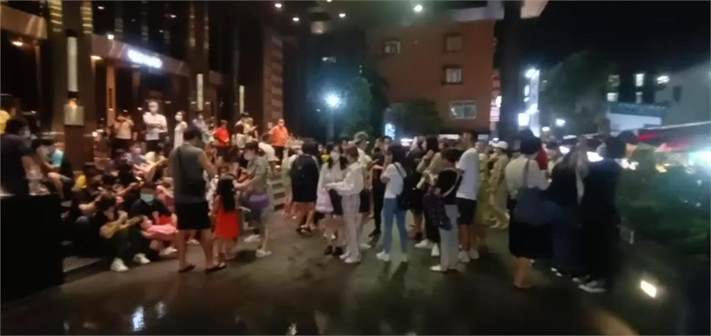 今年最強6.4震！台東酒店房客受驚　數十人擠大門口「不敢上樓睡」