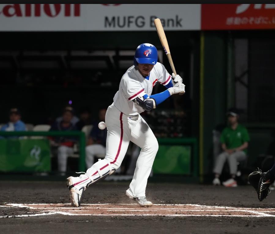 亞運／台灣棒球隊遭6次觸身球伺候球迷怒！香港隊總教練賽後澄清：不是故意的