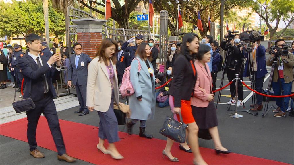 立院助理加薪4%也進公積金? 高虹安報案稱二度被跟車