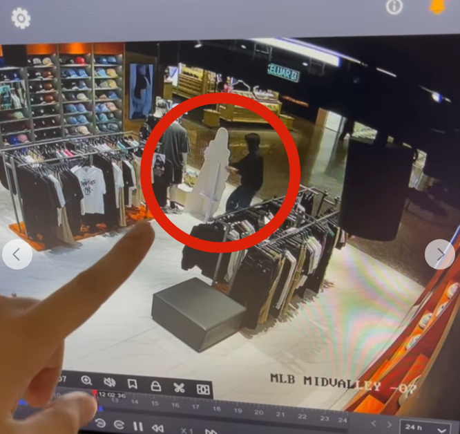 Aespa立牌都要偷!Karina人形看板遭「抱走」43秒店員狂追畫面曝光