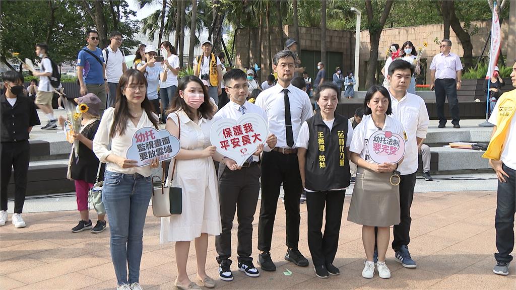 「不藥傷害我的孩子」新北市民廣場登場 幼兒園家長怒:傷害小孩的不是人