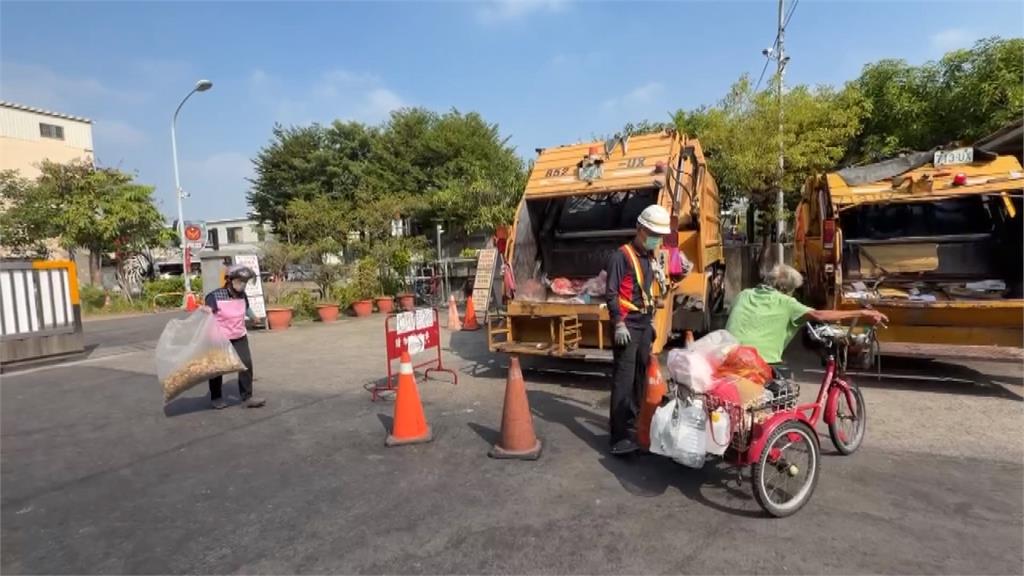 彰化八旬婦拄拐杖丟垃圾　「沒站穩」跌倒骨折送醫