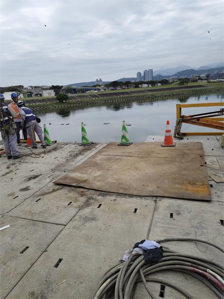 民權大橋工安意外！　工程夫妻檔「連人帶車」墜基隆河1命危