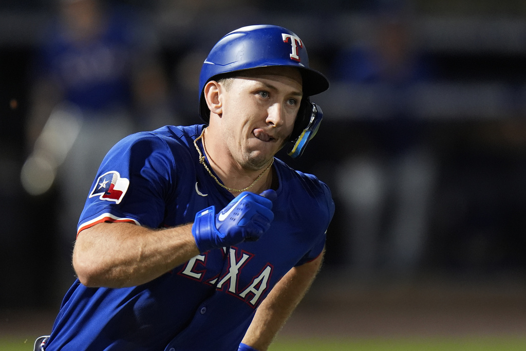 MLB(影)/這樣也能安全上壘! 遊騎兵Langford瑪利歐跳避免被觸殺