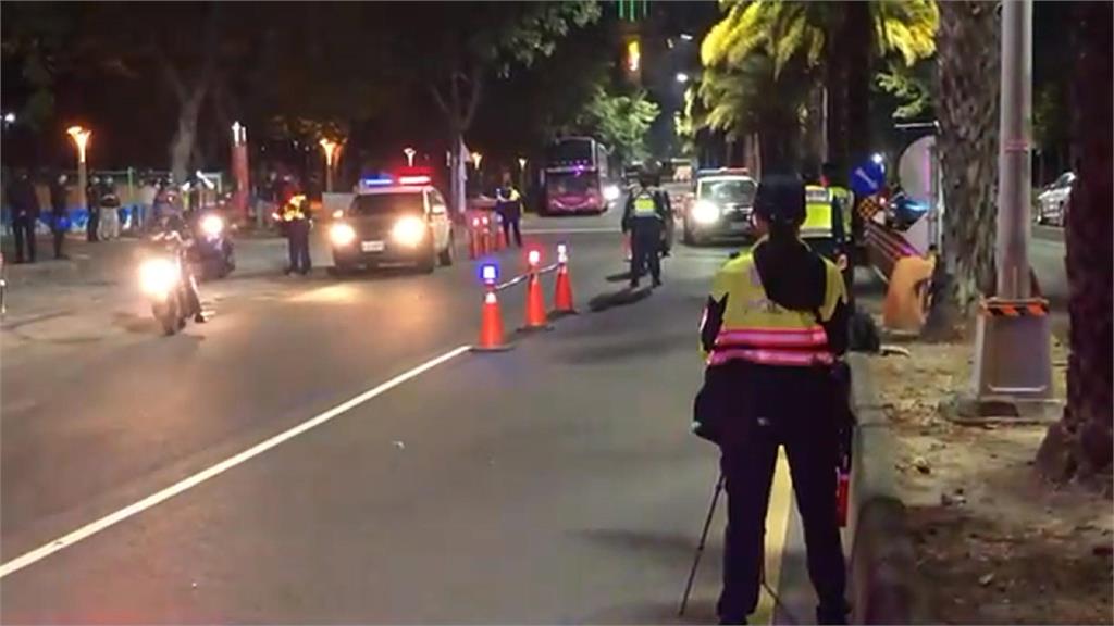 警察臨檢要「行照」！新竹阿伯聽成「先走」開騎　慘遭2警拔槍壓制結局曝光