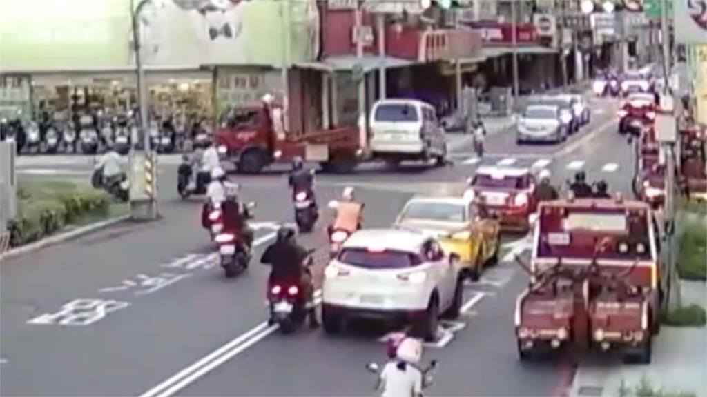 廂型車遭拖吊「沿路S型甩尾」 車主蒐證畫面曝光