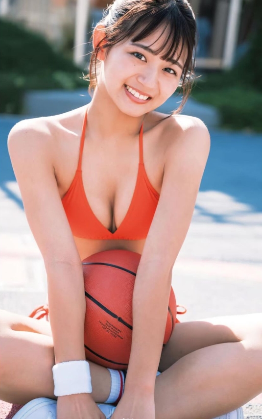 多圖／日本籃球女神「初戀系寫真」流出！坐地玩球畫面曝…網眼花：會看錯
