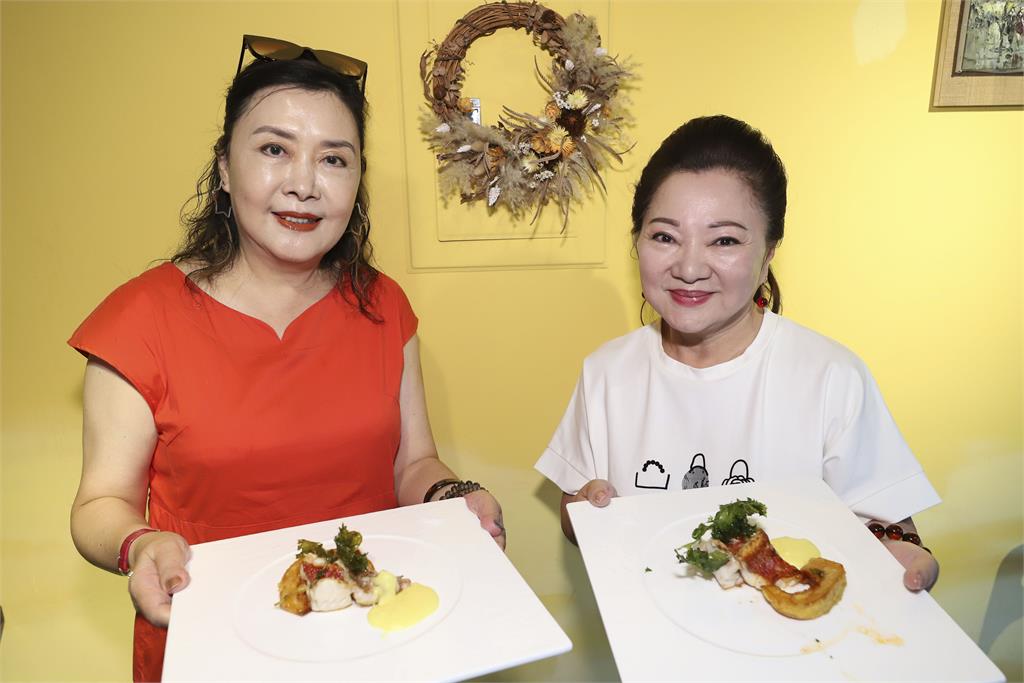 《超級冰冰Show》驚見白冰冰林口餐廳成「端菜小妹」!主動邀約店老闆合照還被拒絕