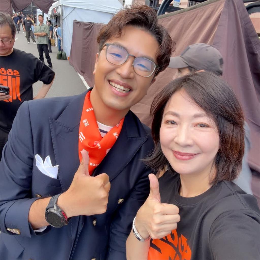 競總登台前「沈伯洋整頭爆改」！萬老師偷出賣他「船長戰袍新造型」網一看驚了：挖…