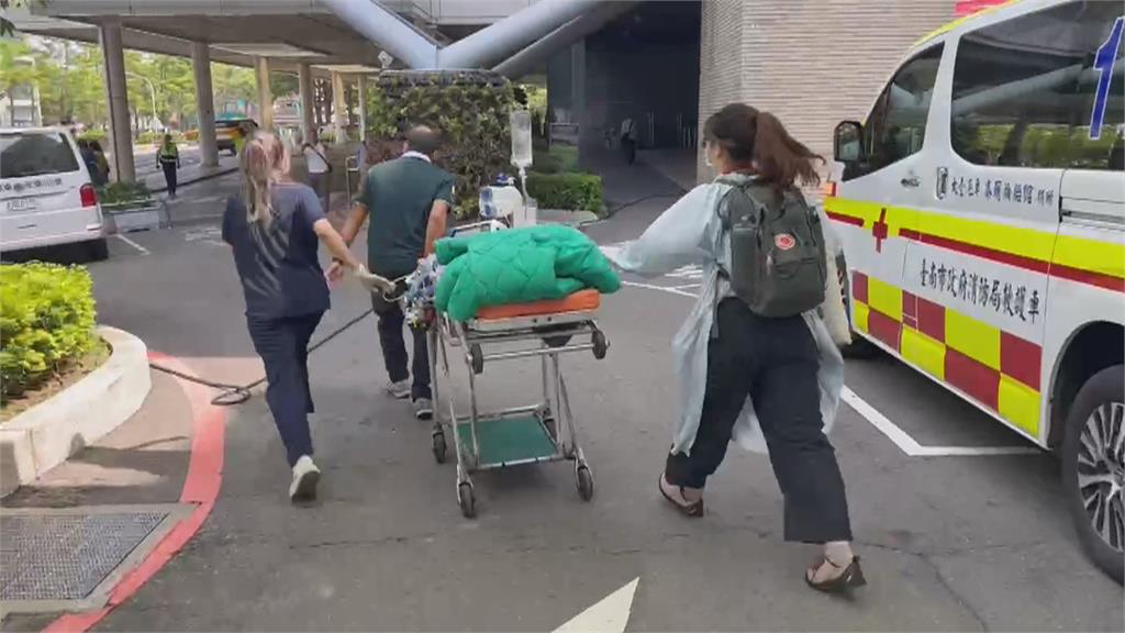 國道「紅斑馬、救護車」護送早產兒!貨車司機「0煞車跟拍」網歪樓:這1舉動…