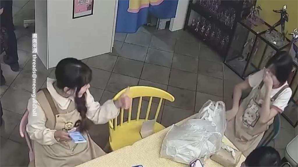 警察好帥！　女店員報案害羞萌笑「小鹿亂撞」藏不住