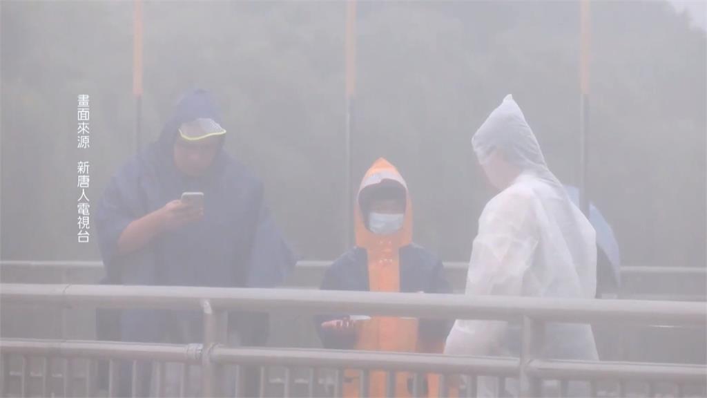 巨型暴雨帶橫掃中國 購物中心成瀑布 古橋沖垮 農作物泡水