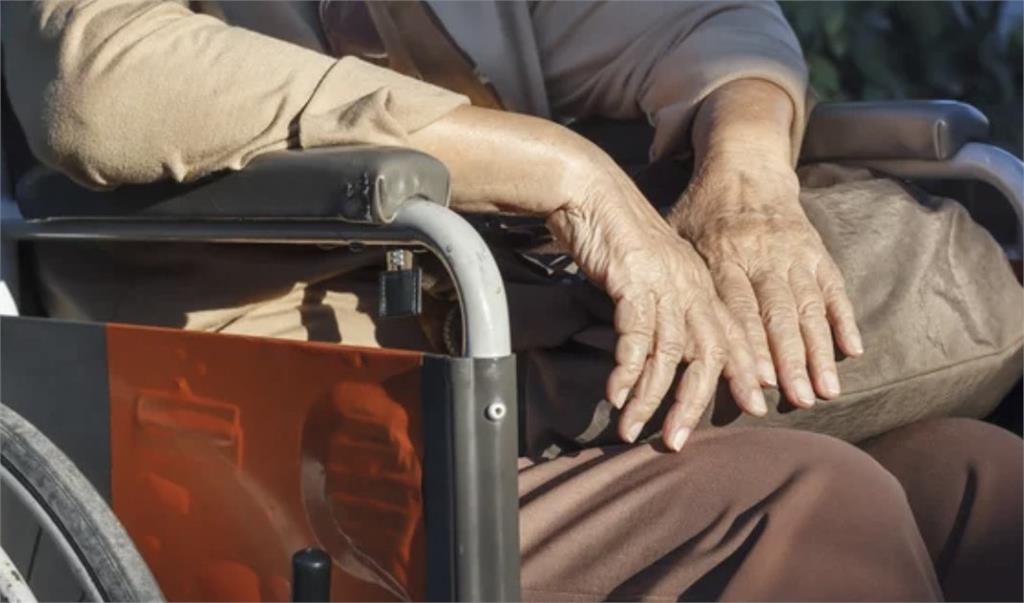 廉航89歲老婦驚傳起飛前斷氣!乘客「揪1事」質疑:她看起來早就走了