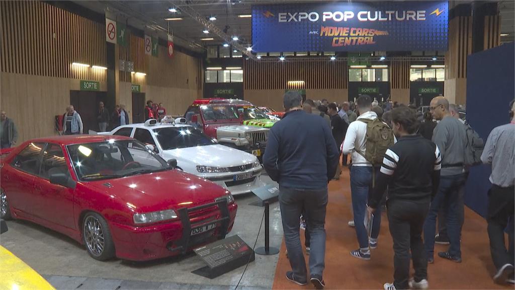 全是「他」的收藏! 蝙蝠車、007經典車款現身巴黎車展