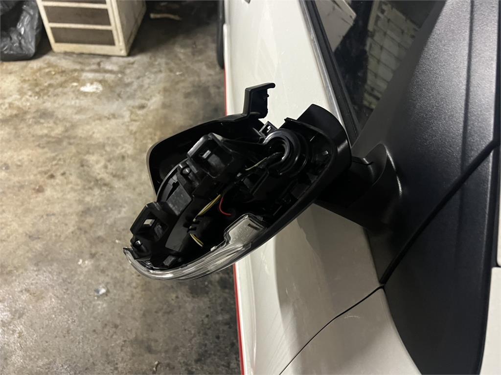 邱軍肇事車曝光「擋風玻璃全碎」!行車紀錄器「記憶卡」竟消失