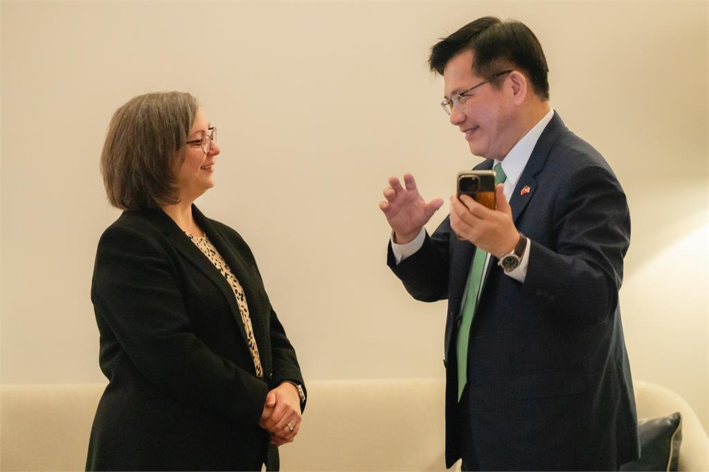 快新聞/心中充滿感動!赴德州眾議院接受友台決議文 林佳龍:盼深化產業合作