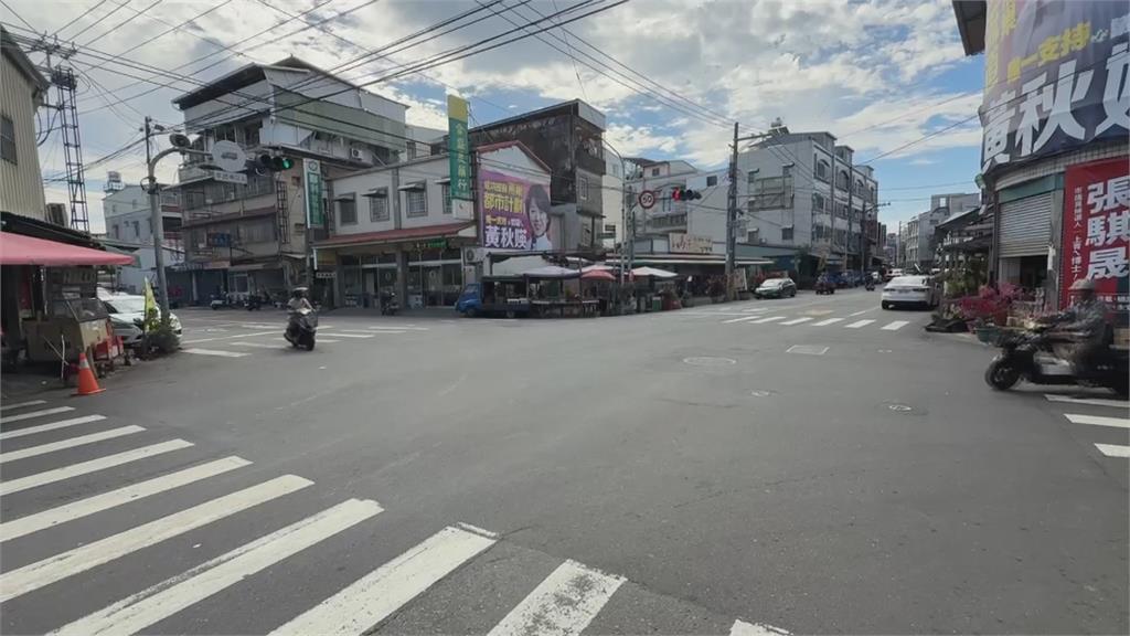 高雄女駕駛左轉直撞大攤車　八旬闆娘被撞倒地骨折送醫