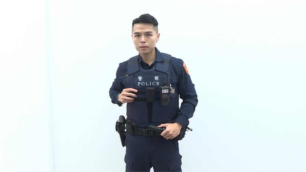 基層警諷新式防彈背心像「後媽裙」　議員質疑：徒手能折凹