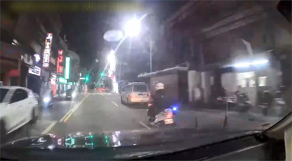 新北蘆洲槍響 轎車拒檢撞機車逃逸 警開3槍!