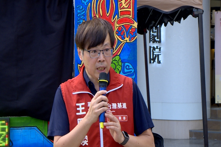 在野政黨辦"民主大鐵支"　布袋戲宣講諷刺藍白國會亂政