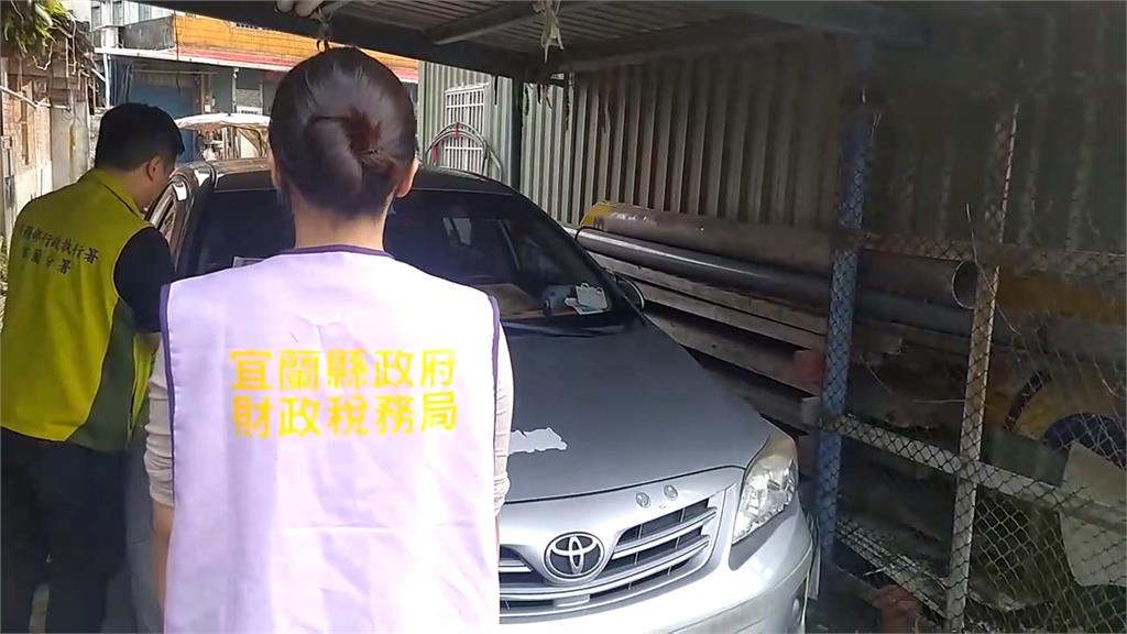 廣告招牌神助攻!「看板男主角」竟是欠稅當事人