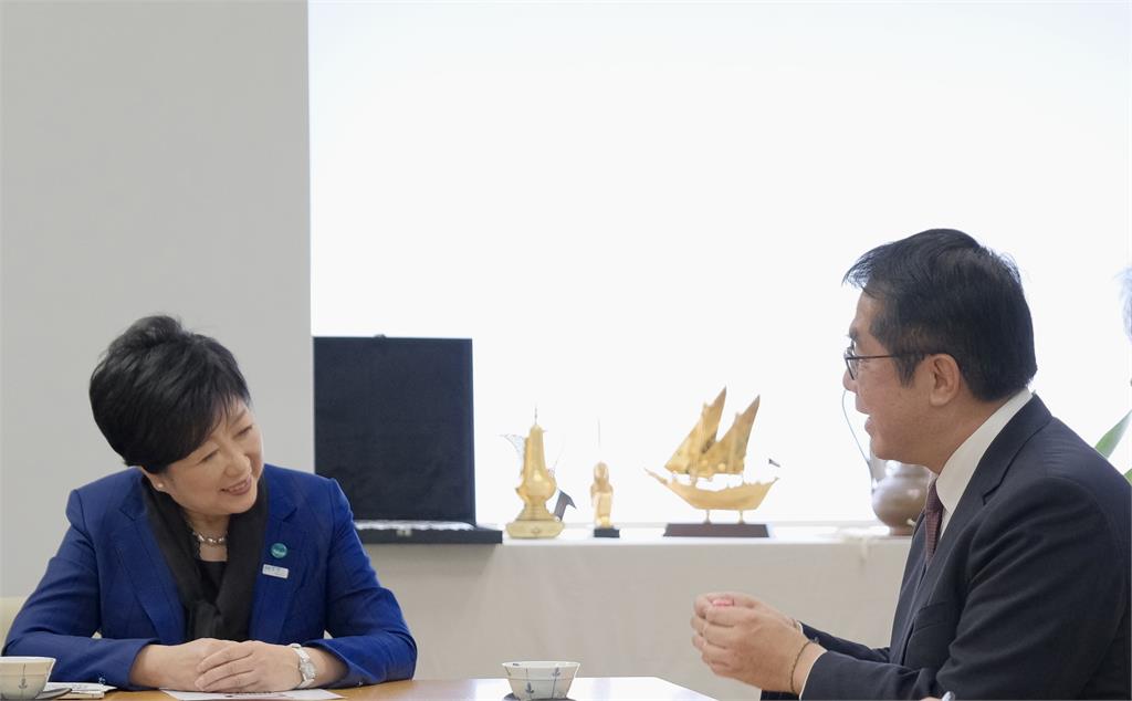 訪日拜會小池百合子 黃偉哲贈蘭花盼台日情誼永存