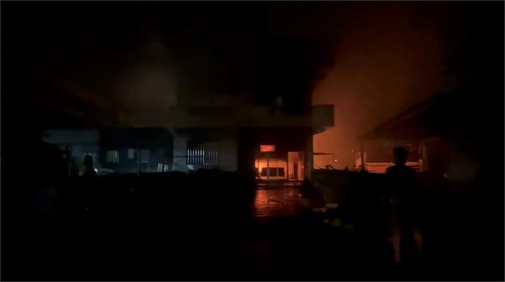 冬至前夕宜蘭鐵工廠惡火 受困5人驚恐逃