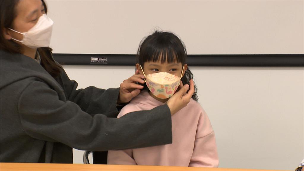 狂發燒流鼻水！6歲女童感冒後急性鼻竇炎　竟是口罩戴緊緊惹禍